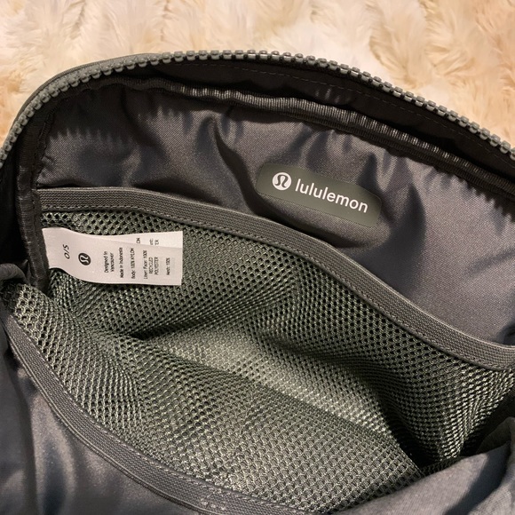 COPY - Everywhere Belt Bag 2L Large - Picture 5 of 6